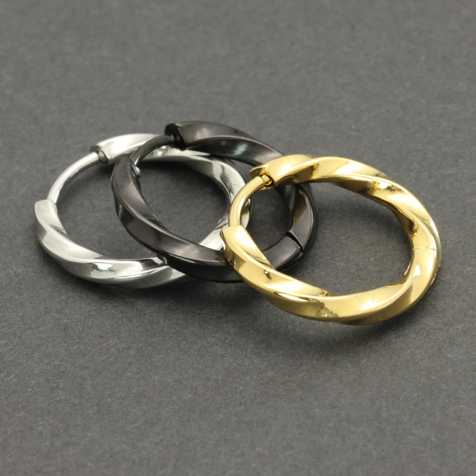 ひねり フープピアス 人気 幅2.5mm つけっぱなし 捻じれ サージカルステンレス 18G 1ペア メンズ レディース リング ピアス ねじれ 金属アレルギー対応 男女 両耳