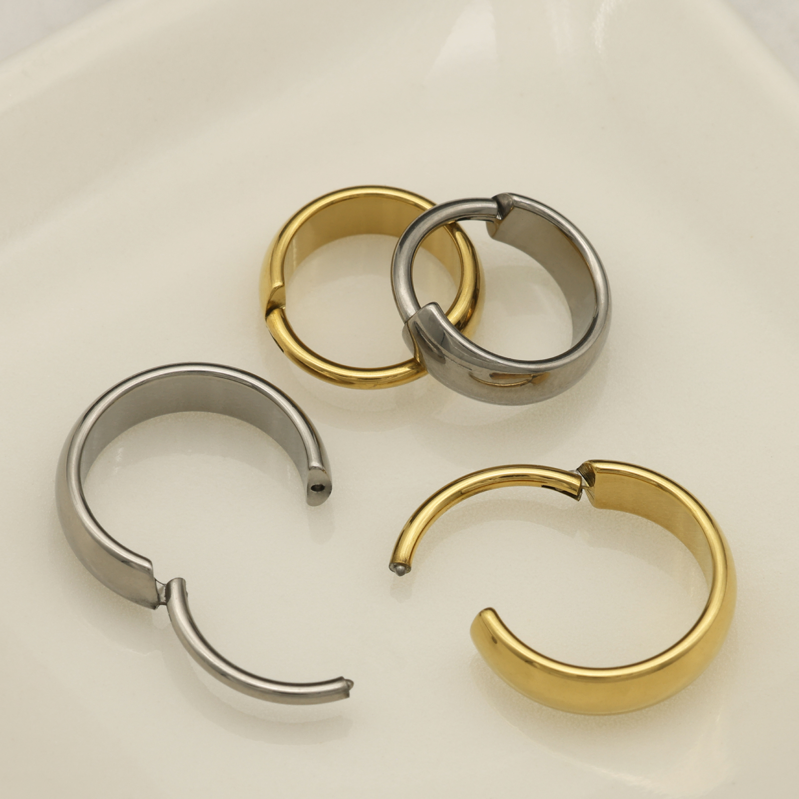 球面 幅3.5mm チタンピアス 人気 フープピアス つけっぱなし 純チタン 1ペア メンズ レディース 金属アレルギー対応