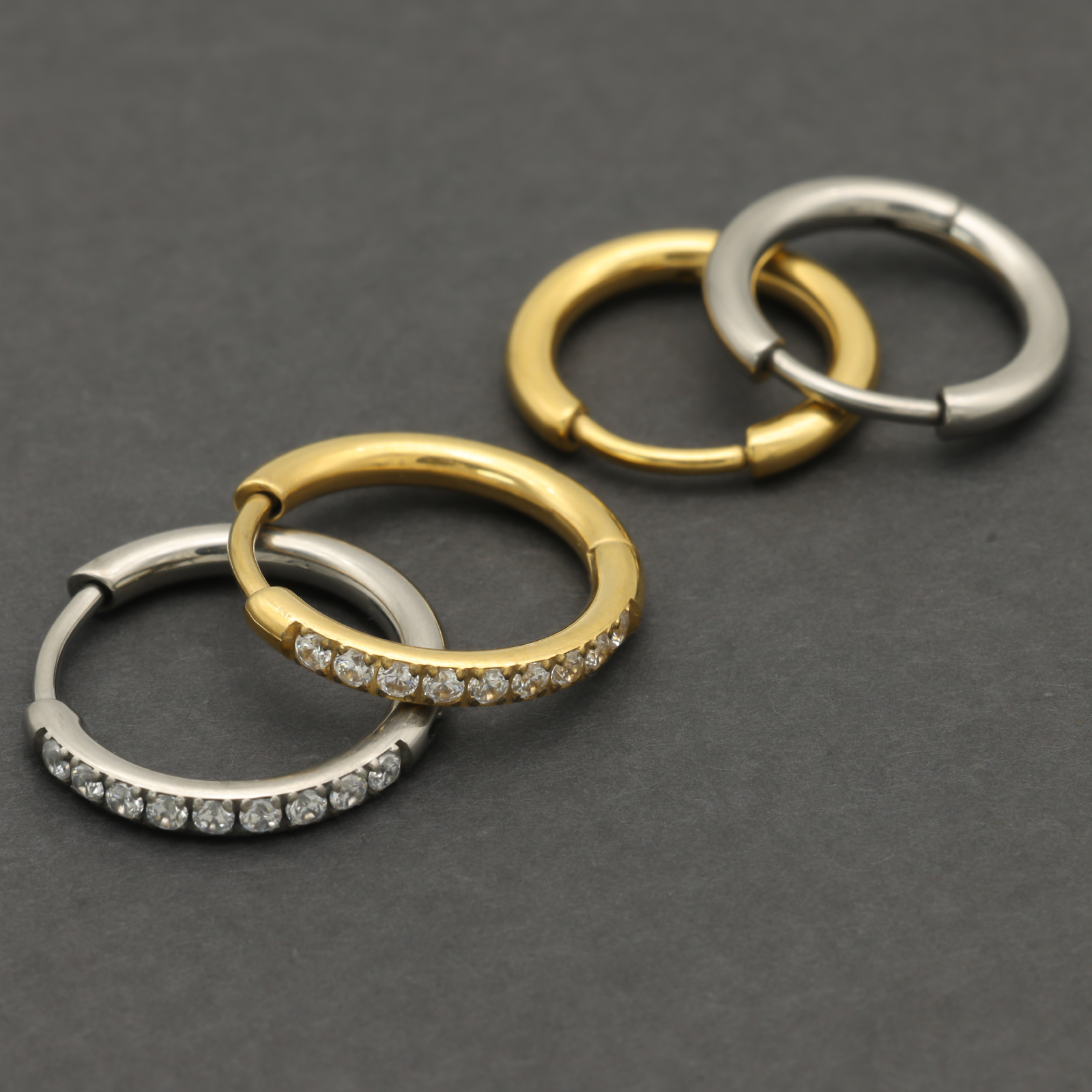 純チタン ピアス 幅2.0mm 人気 フープピアス つけっぱなし チタンピアス AAAAA 18G ジルコニア 1ペア メンズ レディース 金属アレルギー対応
