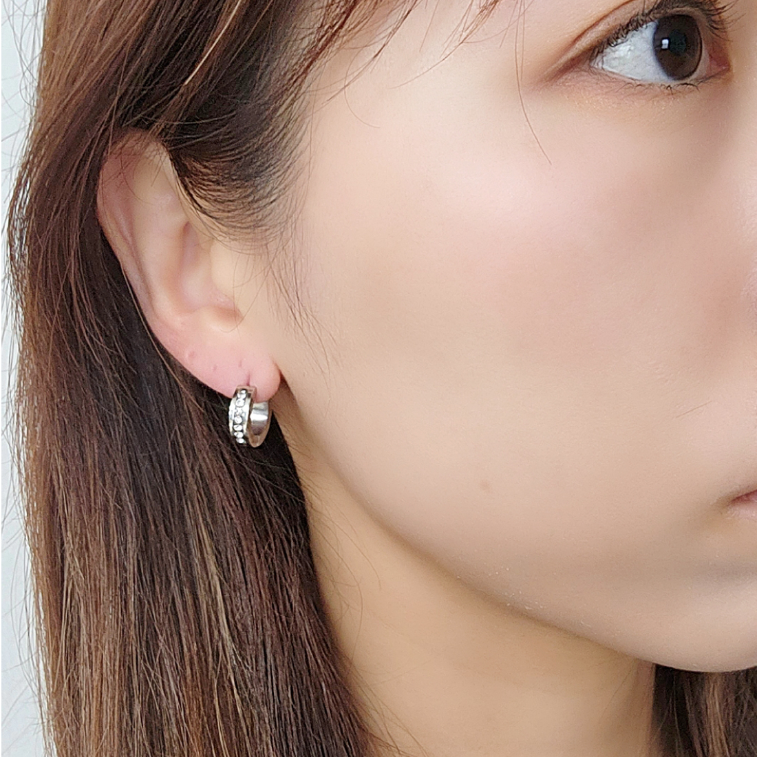 フープピアス 人気 太め 幅4mm 7粒キュービックジルコニア 鏡面 1ペア つけっぱなし 18G メンズ レディース リング ピアス サージカルステンレス 金属アレルギー対応 男女