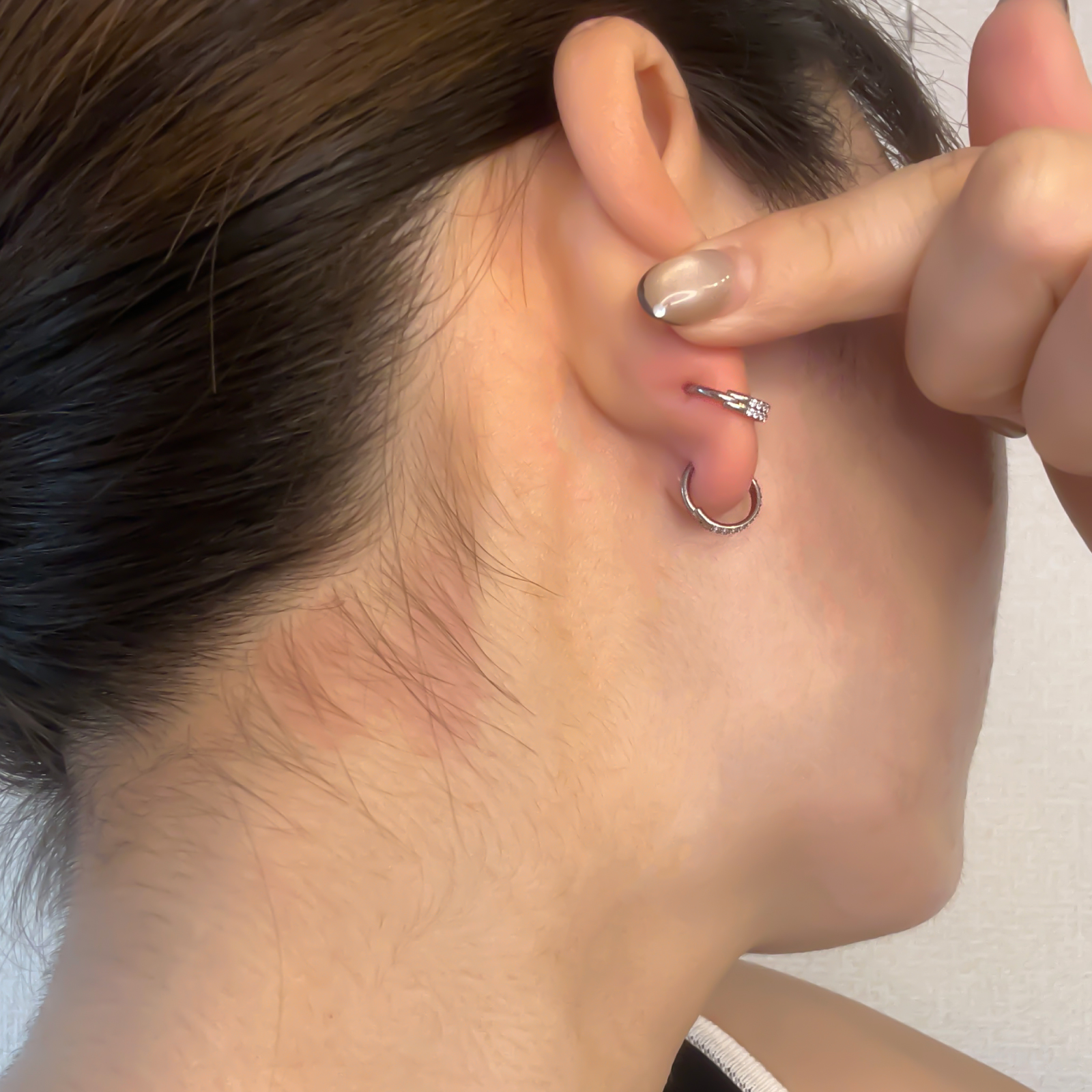 純チタン ピアス 幅2.4mm 人気 フープピアス つけっぱなし 16G ラインストーン AAAAA ジルコニア 1ペア メンズ レディース 金属アレルギー対応