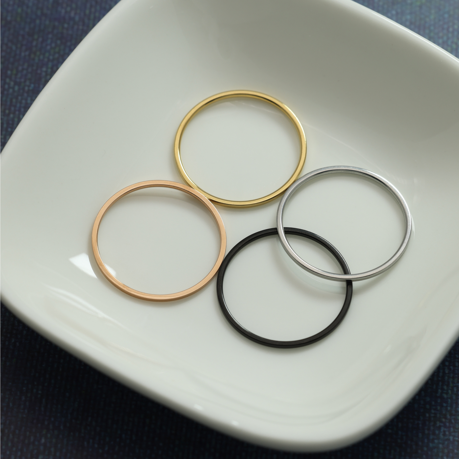 リング 平打 幅1mm 指輪 リング サージカルステンレス 細身 レディース メンズ 細めリング ファッションリング 金属アレルギー対応 男女