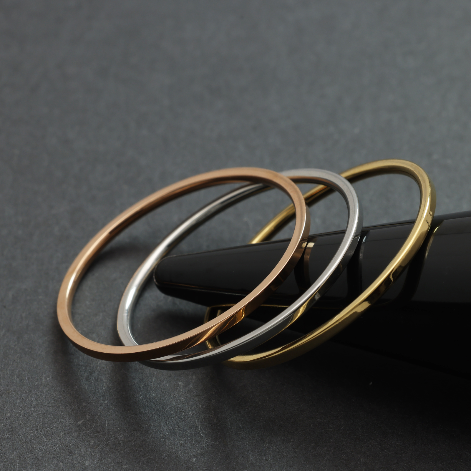 リング 平打 幅1mm 指輪 リング サージカルステンレス 細身 レディース メンズ 細めリング ファッションリング 金属アレルギー対応 男女