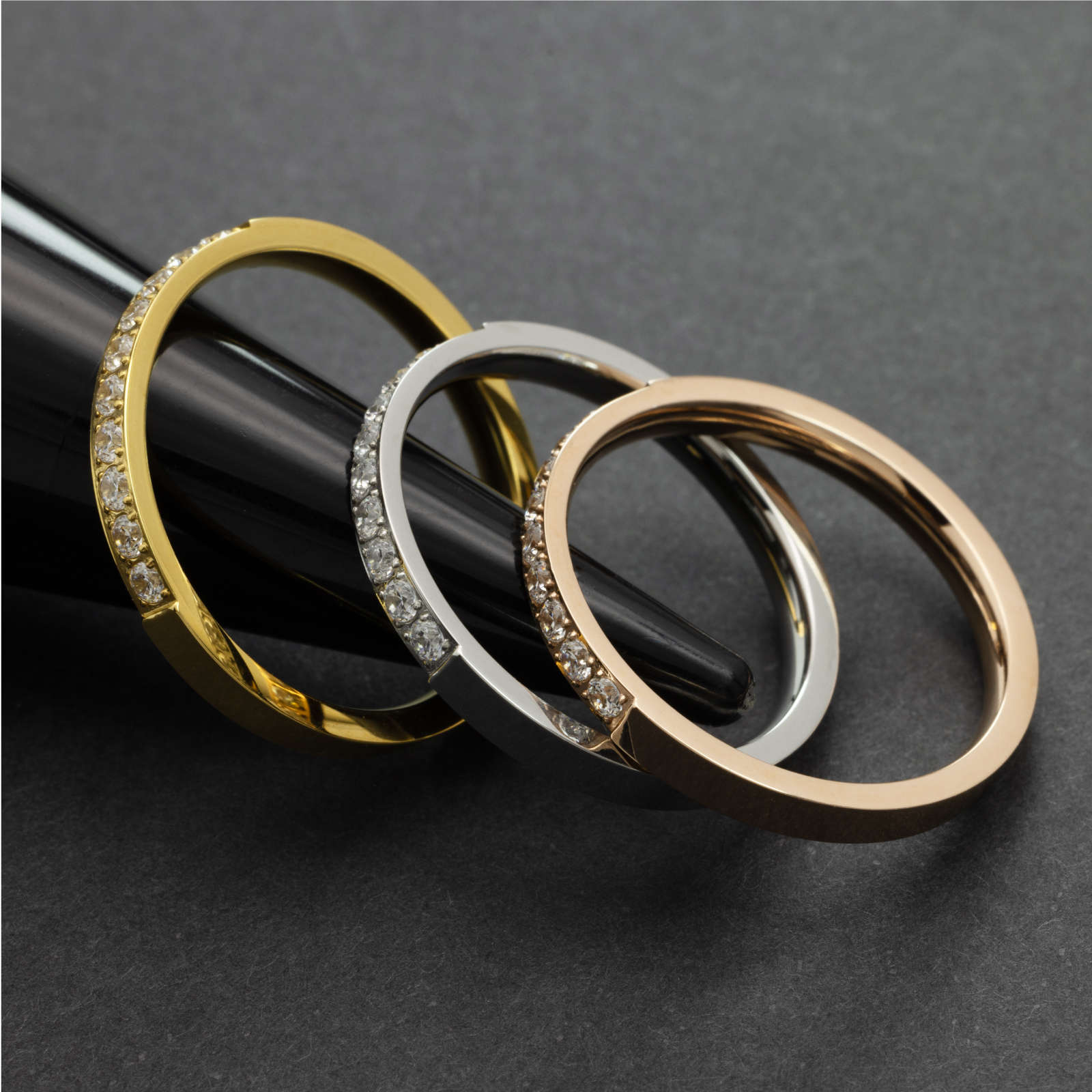リング 平打 幅2.4mm 指輪 10粒 キュービックジルコニア ハーフエタニティ リング サージカルステンレス 細身 レディース メンズ 金属アレルギー対応 男女 プレゼント