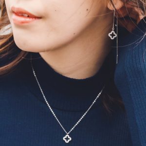 [Adelina Style] 【ネックレス＆ピアスセット】レディース 人気 幸運の四つ葉 クローバー 高輝度ジルコアニア シルバー ネックレス よつば ペンダント 金属アレルギー対応 S925純銀