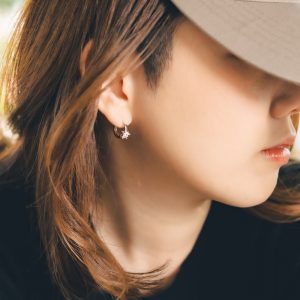 [Adelina Style] ピアス レディース 人気 フープピアス つけっぱなしリングピアス 2個入 キュービックジルコニア シルバー 925 純銀製 アレルギー対応