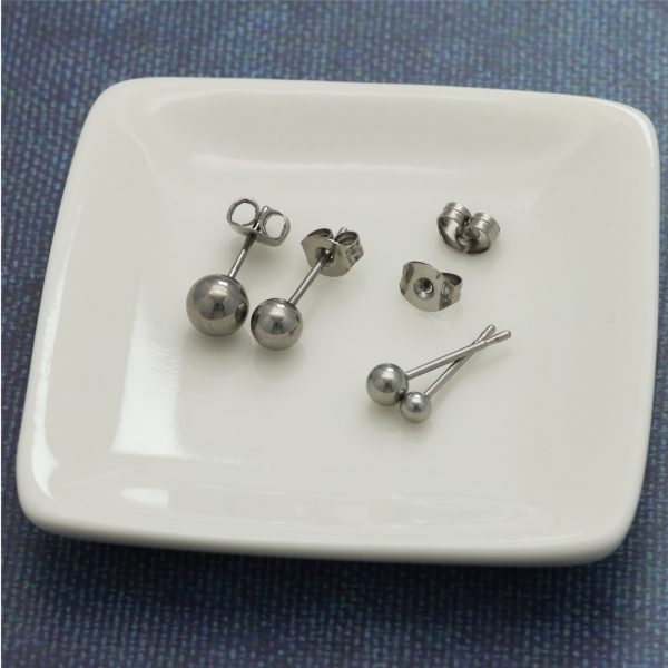 [Adelina Style] チタンピアス シルバーボール 丸玉ピアス つけっぱなし 1ペア シンプルデザイン メンズ レディース 男女兼用 金属アレルギー対応 - 画像 (7)