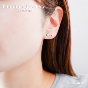 [Adelina Style] チタンピアス ダンベルピアス つけっぱなし 高耐久性 金属アレルギー対応 メンズ レディース 男女兼用 シンプルデザイン スタッド シルバーカラー 1ペア