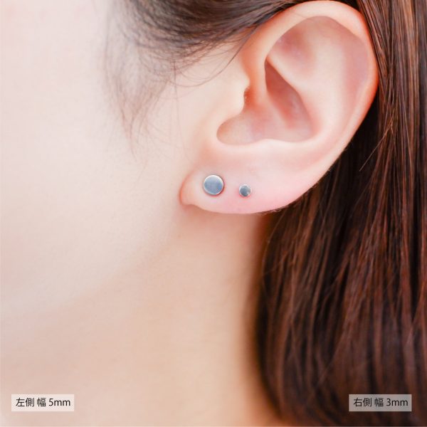 [Adelina Style] チタンピアス ダンベルピアス つけっぱなし 高耐久性 金属アレルギー対応 メンズ レディース 男女兼用 シンプルデザイン スタッド シルバーカラー 1ペア - 画像 (2)